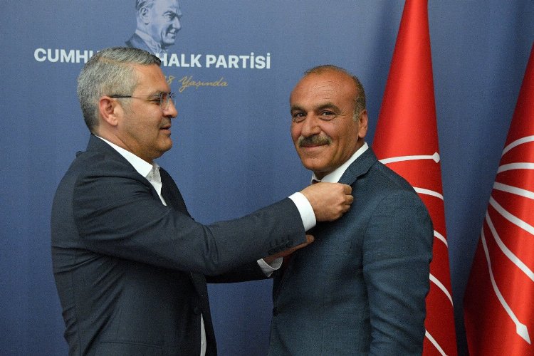 Diyarbakır Silvan'da AK Parti İlçe Başkanı CHP'ye geçti