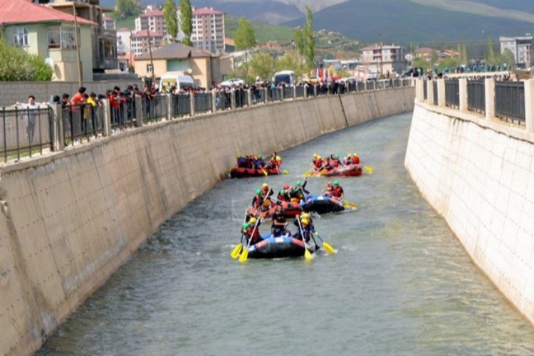 Hakkari Yüksekova'da rafting heyecanı