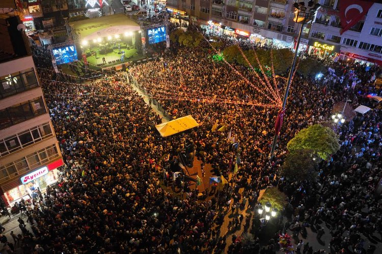 Ankara'da miting gibi konser! Haluk Levent Polatlıları coşturdu
