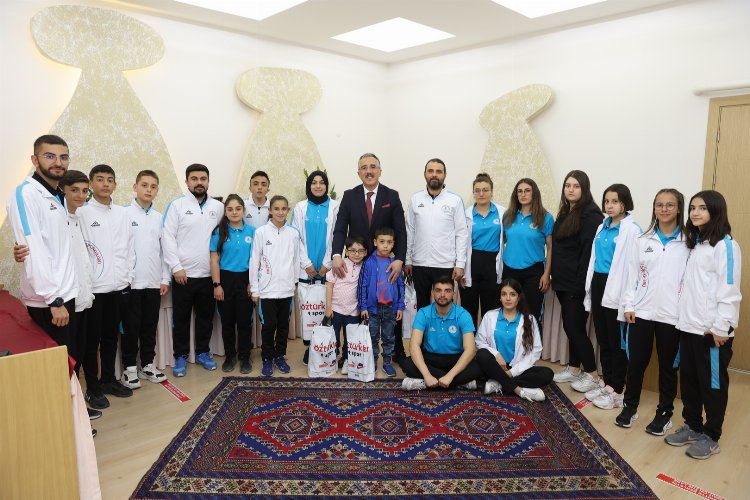 Başkan Savran Nevşehir'de genç sporcular ile bir araya geldi 