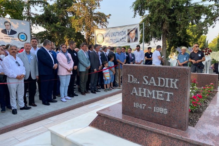 Batı Trakya'nın sembol ismi Dr. Sadık Ahmet'e Selçuk Özdağ'dan anma