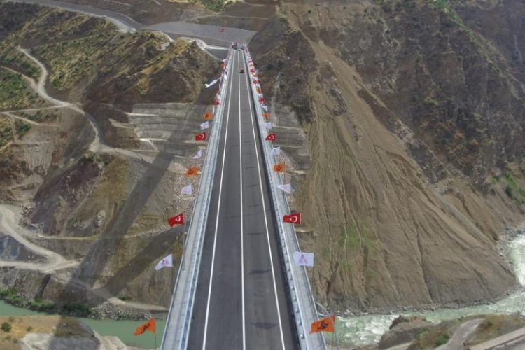 Bitlis'i Van'a bağlayan köprüden 1,5 milyon araç geçiş yaptı