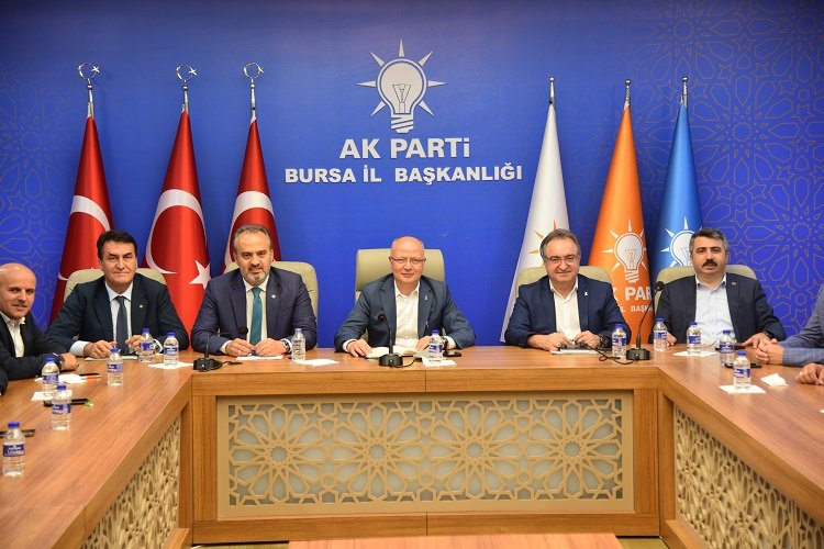 Bursa'da AK Partili belediye başkanları istişarede