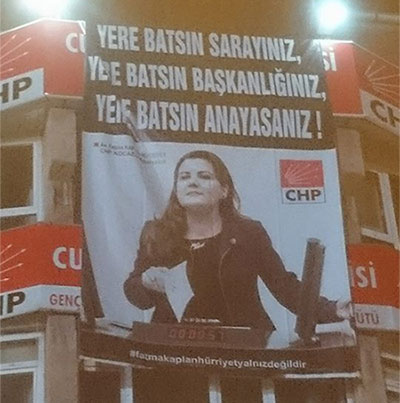 CHP İL BİNASINDA İLGİNÇ PANKART!