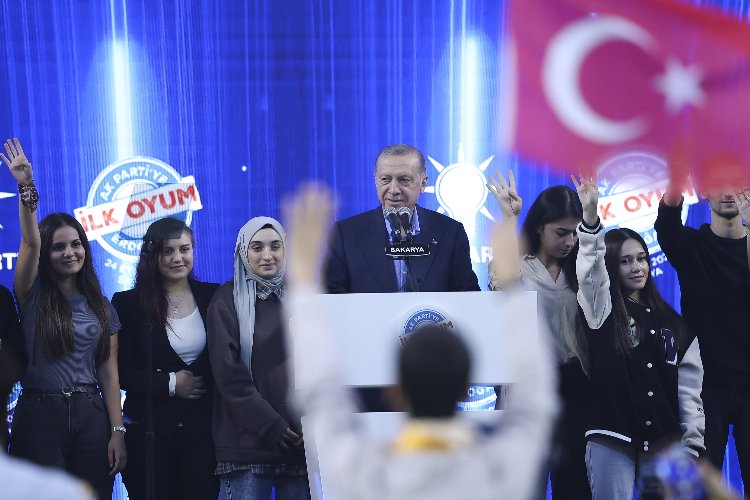 Cumhurbaşkanı Erdoğan 'ilk oyum' buluşmasında gençlere seslendi