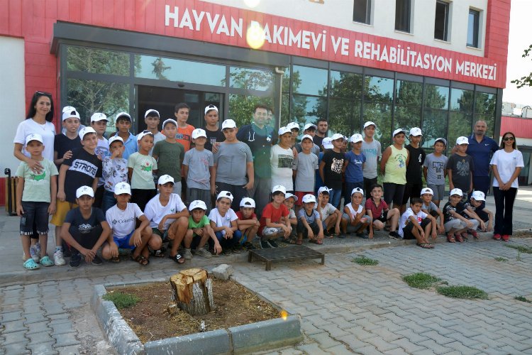 Diyarbakır'da öğrencilerden Hayvan Bakımevi'ne ziyaret