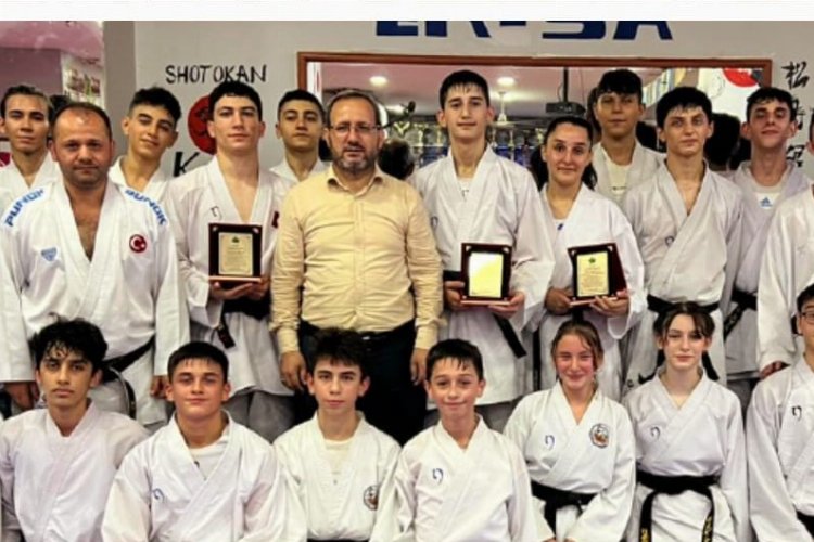 İstanbul Sultangazi'de 'Gelecek'ten dünya şampiyonlarına tebrk