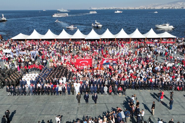 İzmir'de tarihi 100. yıl kutlamaları başladı