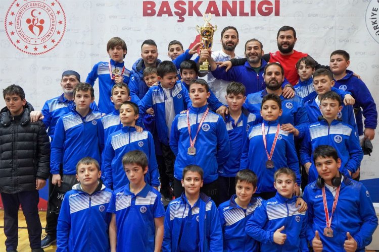 Kocaeli Büyükşehir, güreşte Türkiye Şampiyonu