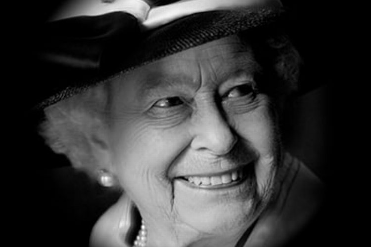 Kraliçe 2. Elizabeth hayatını kaybetti... İngiltere'de Kraliçe Elizabeth yası!