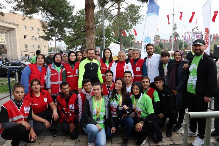 Memduh Büyükkılıç'tan 'Yarı Maraton' teşekkürü