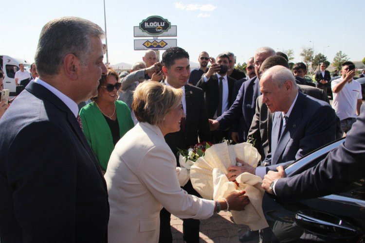 MHP Kayseri KAÇEP liderini güllerle karşıladı
