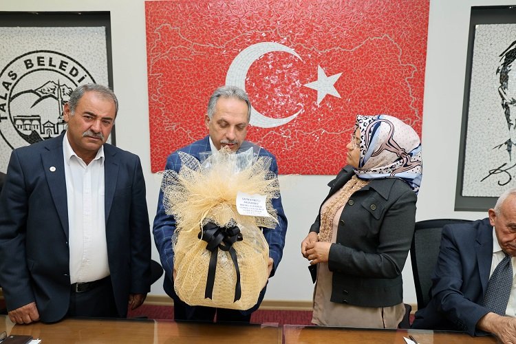 Muhtarlardan Başkan Mustafa Yalçın'a teşekkür