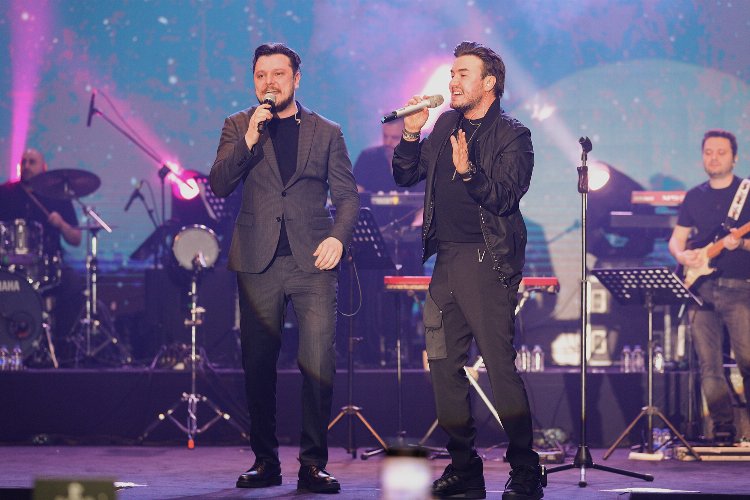 Mustafa Ceceli ve Ekin Uzunlar'dan 'Aşk' şarkıları