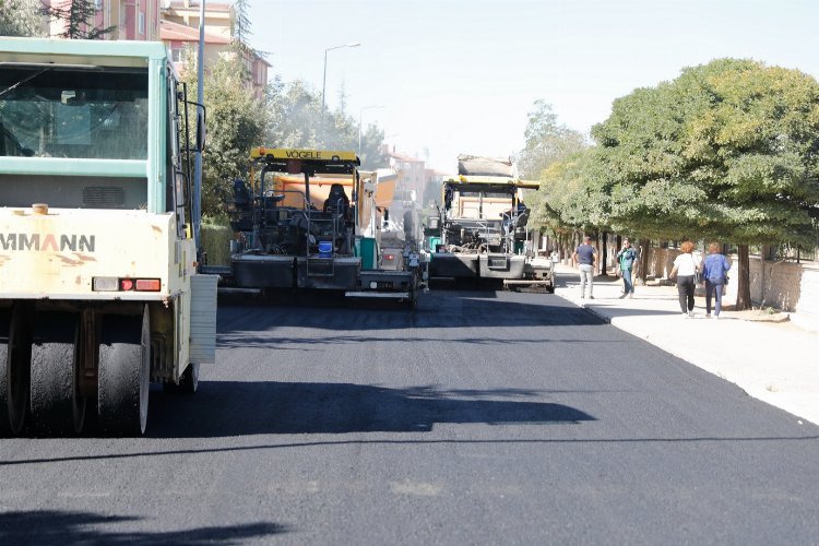 Nevşehir'de 2000 Evler TOKİ'de sıcak asfalt çalışması