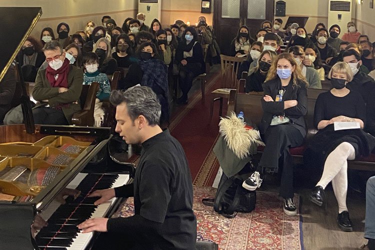Ünlü piyanistten Kilise'de özel albüm lansmanı