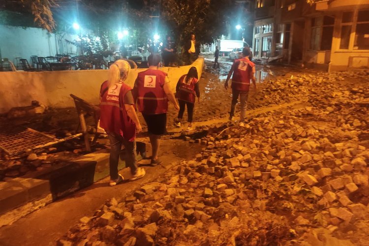 Türk Kızılay ekipleri Bursa Mudanya'da yardıma koştu