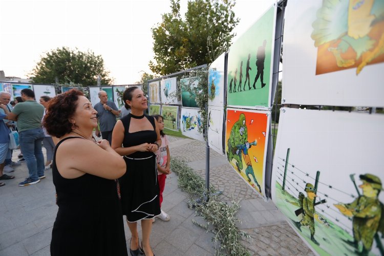 Ukraynalı ve Rus karikatüristler barış için Efes Selçuk'ta buluştu